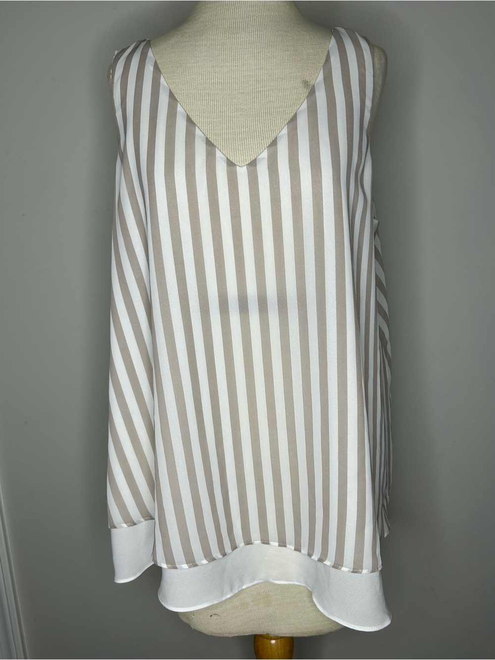 Torrid Women’s Size 00 Ivory Taupe Striped V Neck Sleeveless Layered Blouse Top